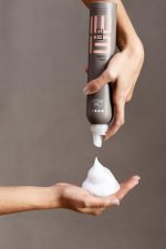 Wella Professionals Eimi Extra Volume αφρώδες σκληρυντικό μους για έξτρα όγκο 300ml - Image 3